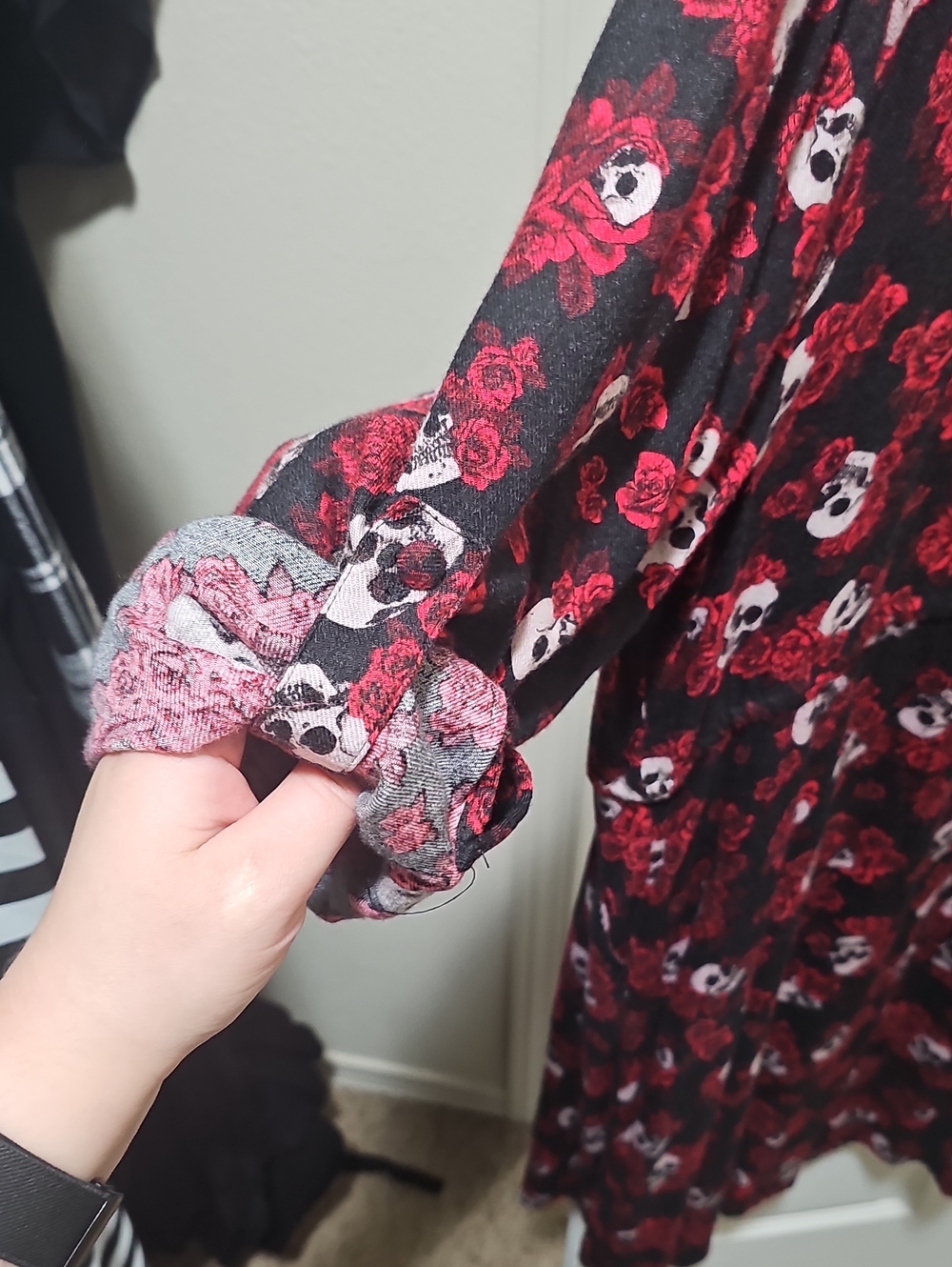 Torrid Red & Black Skull Rose V-Neck Dress - Picture 5 of 7